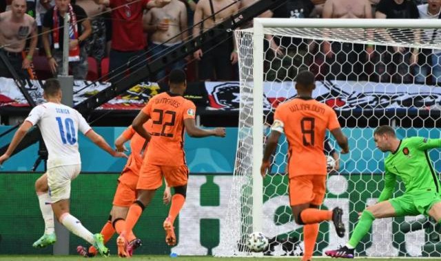 希克又进球了！差点去当模特的他即将创造捷克历史